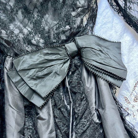 Vintage 80s Bill Blass black lace party dress silk taffeta formal dress - Picture 2 of 9